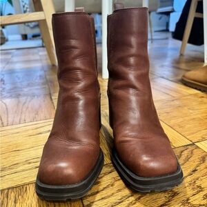 Leather boots with lug sole in brown